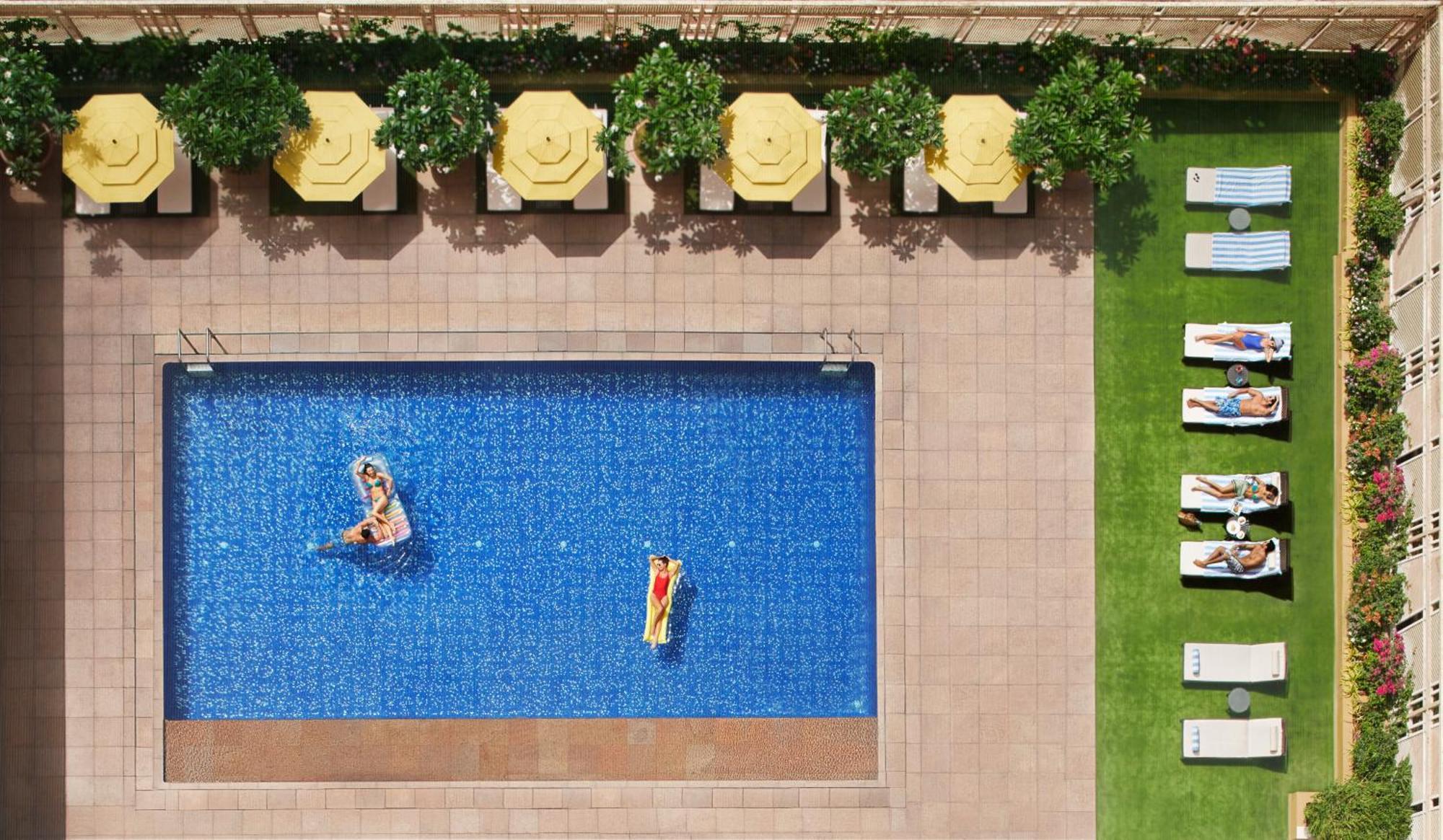 Hotel President - Ihcl Seleqtions Bombaj Zewnętrze zdjęcie The pool at the 1018