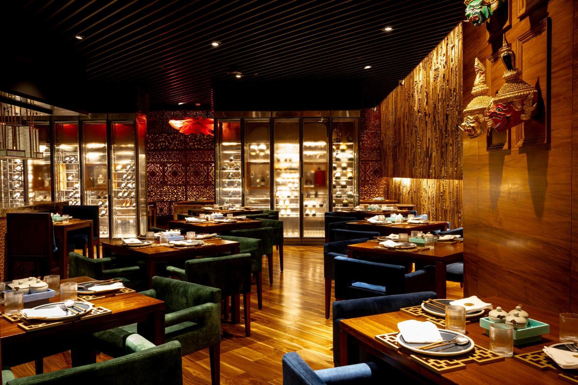 Hotel President - Ihcl Seleqtions Bombaj Zewnętrze zdjęcie The interior of a restaurant in the Mandarin Oriental, Bangkok